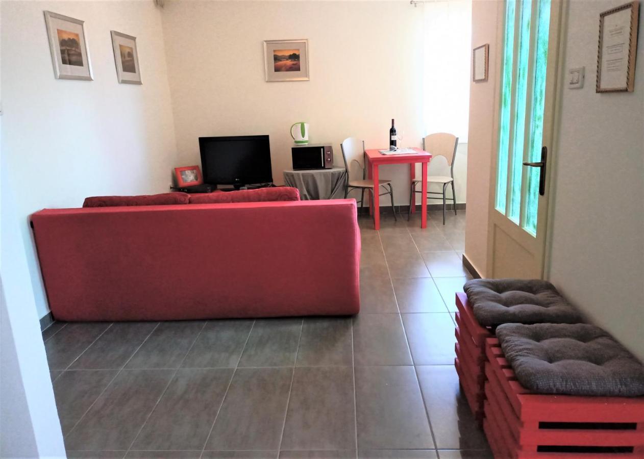 Cozy Apartment In The City Center Pula Extérieur photo