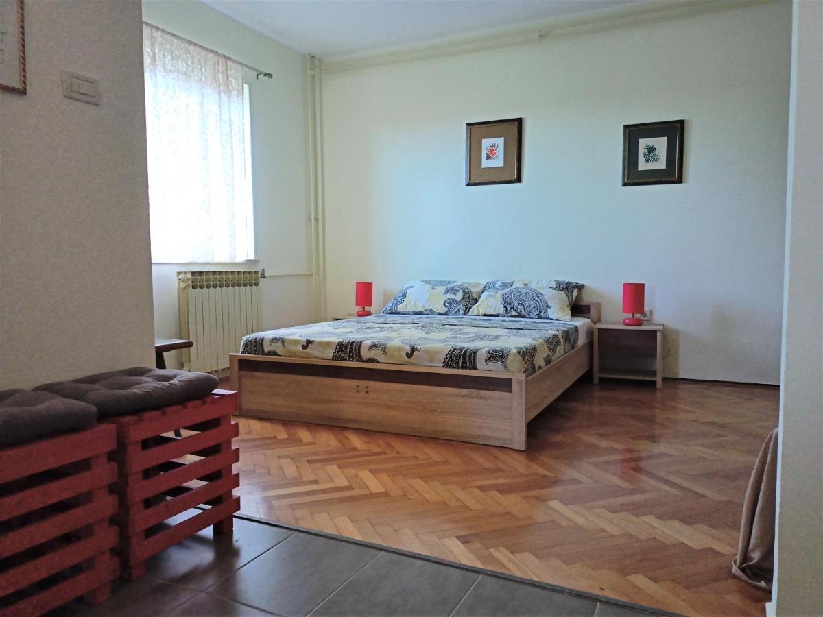 Cozy Apartment In The City Center Pula Extérieur photo